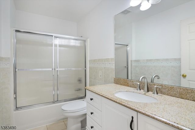 18 Country Meadows Ln, Boonton Town, NJ 07005