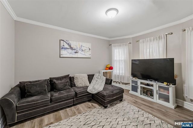 69 Oakland Terrace, Newark, NJ 07106
