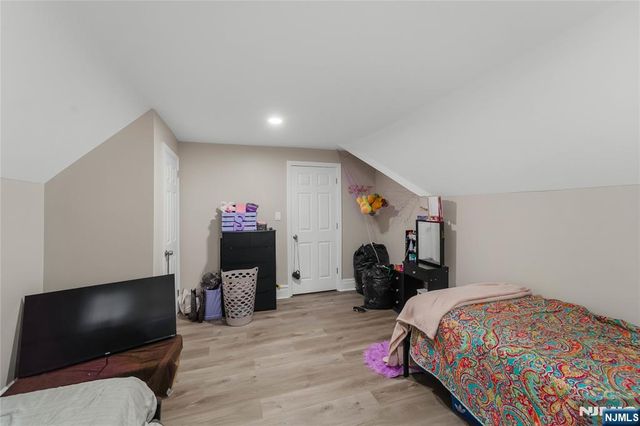 69 Oakland Terrace, Newark, NJ 07106