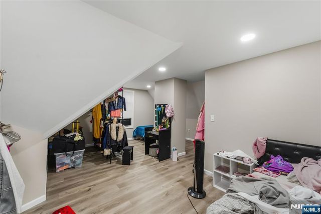 69 Oakland Terrace, Newark, NJ 07106