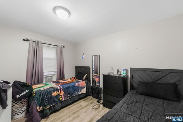 69 Oakland Terrace, Newark, NJ 07106