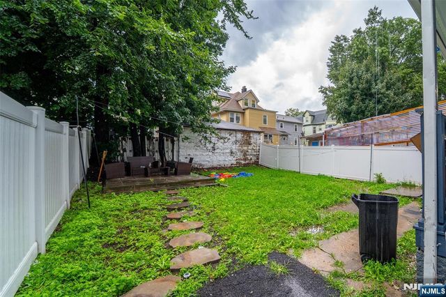 69 Oakland Terrace, Newark, NJ 07106