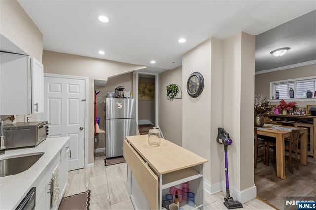 69 Oakland Terrace, Newark, NJ 07106