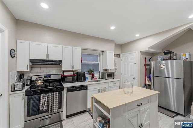 69 Oakland Terrace, Newark, NJ 07106