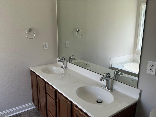 4981 Brian Center Lane, Winston-salem, NC 27106