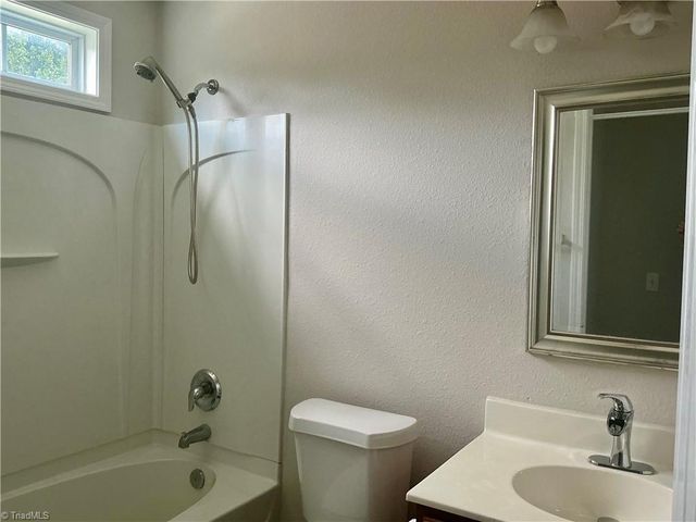 4981 Brian Center Lane, Winston-salem, NC 27106