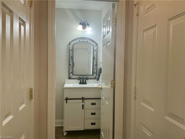 4981 Brian Center Lane, Winston-salem, NC 27106