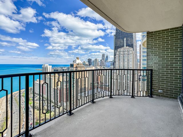 1040 N Lake Shore Drive 37A, Chicago, IL 60611