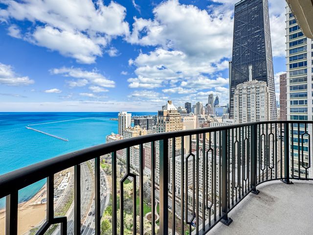 1040 N Lake Shore Drive 37A, Chicago, IL 60611