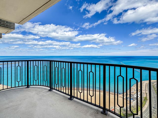 1040 N Lake Shore Drive 37A, Chicago, IL 60611
