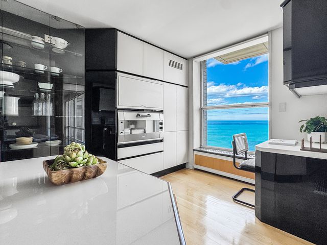 1040 N Lake Shore Drive 37A, Chicago, IL 60611