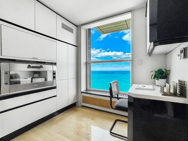 1040 N Lake Shore Drive 37A, Chicago, IL 60611