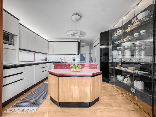 1040 N Lake Shore Drive 37A, Chicago, IL 60611