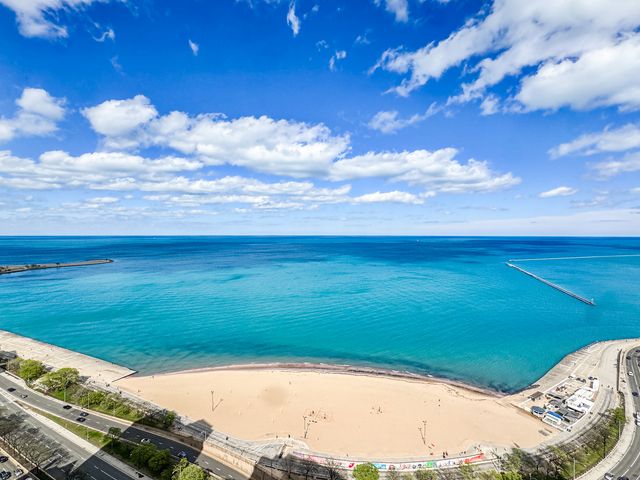 1040 N Lake Shore Drive 37A, Chicago, IL 60611