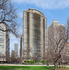 1040 N Lake Shore Drive 37A, Chicago, IL 60611