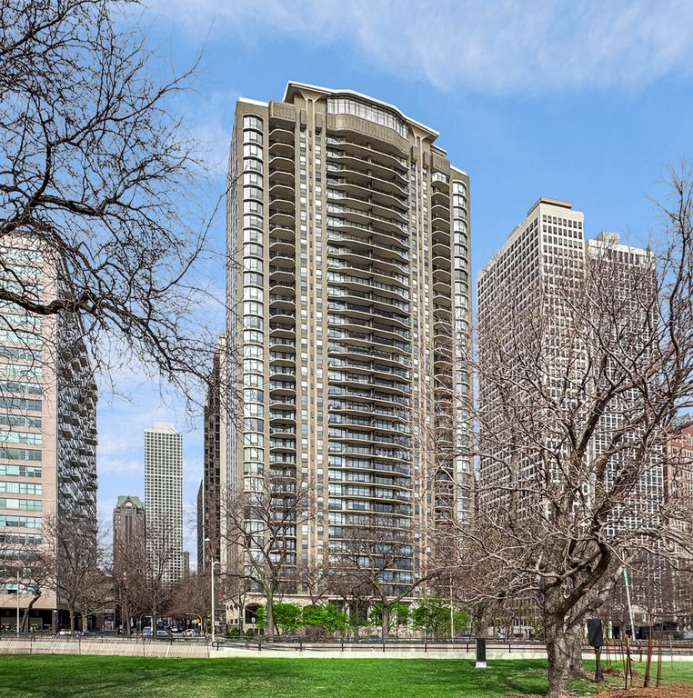 1040 N Lake Shore Drive 37A, Chicago, IL 60611