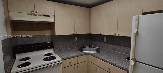 606 W 81st St 309, Hialeah, FL 33014