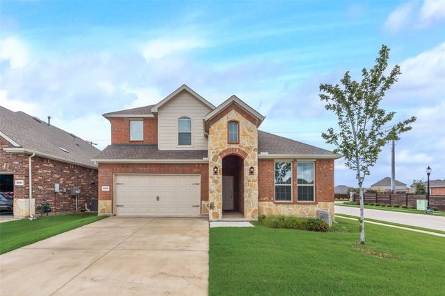 3235 Brady Starr Drive, Aubrey, TX 76227