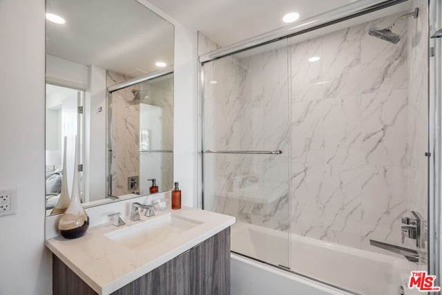 1021 S Shenandoah Street 303, Los Angeles, CA 90035