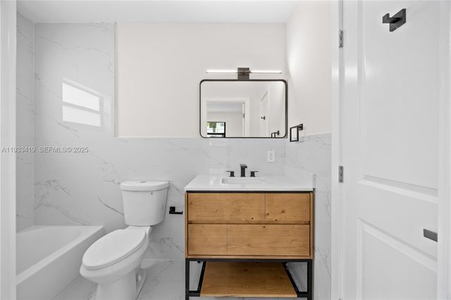 3850 NW 188th St, Miami Gardens, FL 33055