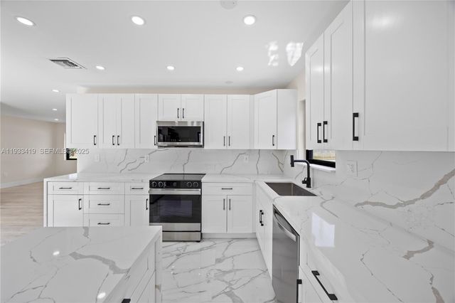 3850 NW 188th St, Miami Gardens, FL 33055