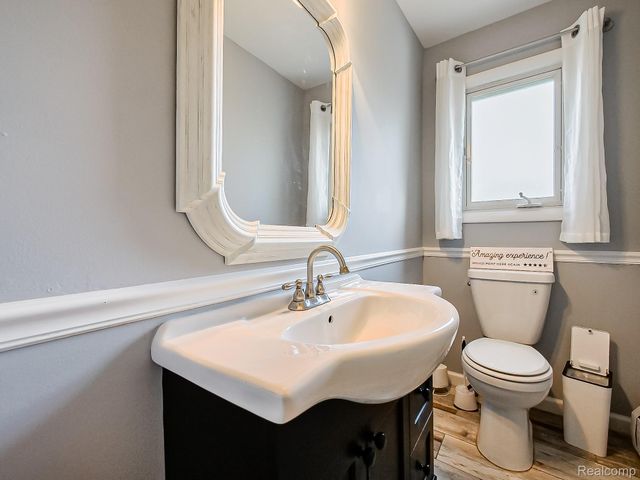 15958 Shadyside Drive, Livonia, MI 48154