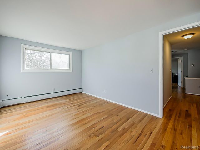 15958 Shadyside Drive, Livonia, MI 48154