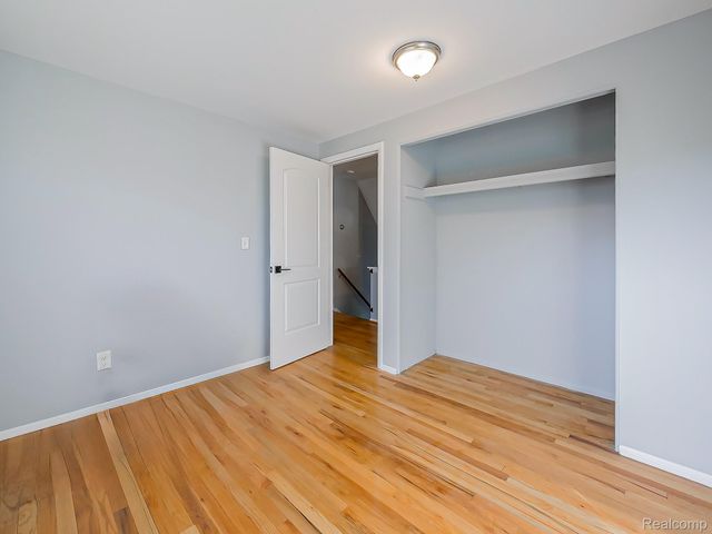 15958 Shadyside Drive, Livonia, MI 48154