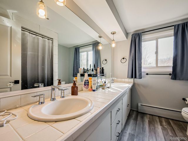 15958 Shadyside Drive, Livonia, MI 48154