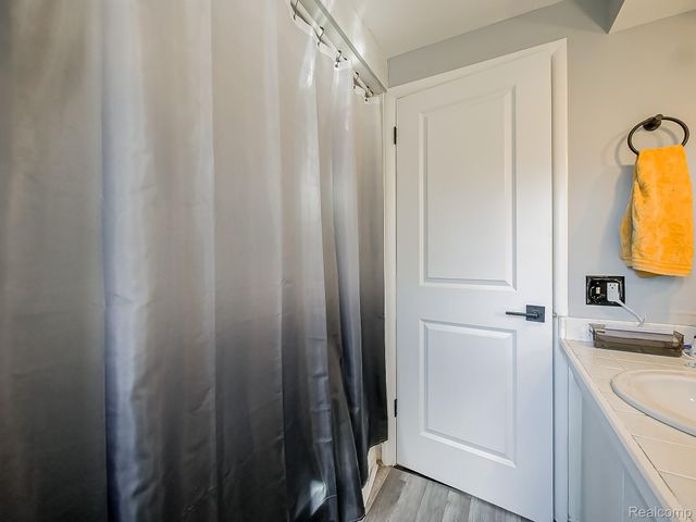 15958 Shadyside Drive, Livonia, MI 48154