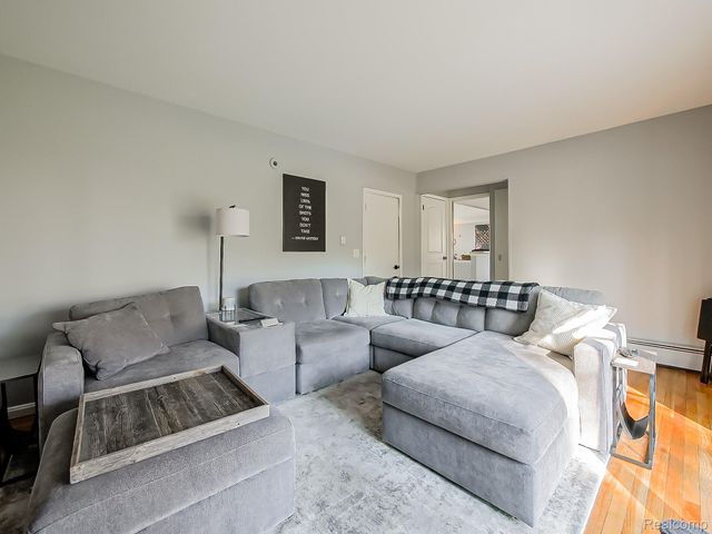 15958 Shadyside Drive, Livonia, MI 48154