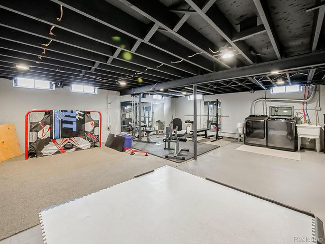 15958 Shadyside Drive, Livonia, MI 48154