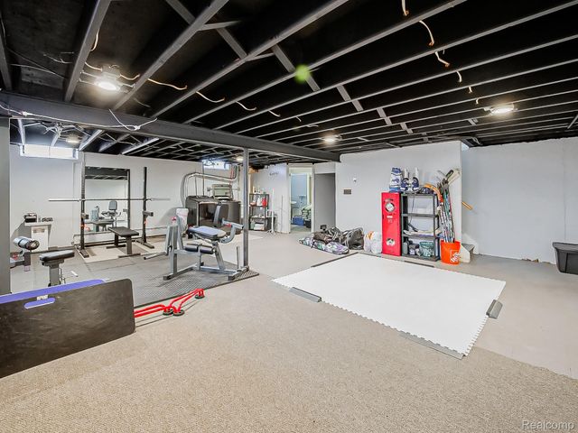 15958 Shadyside Drive, Livonia, MI 48154