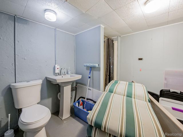 15958 Shadyside Drive, Livonia, MI 48154