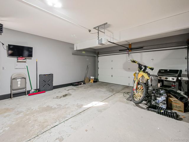 15958 Shadyside Drive, Livonia, MI 48154