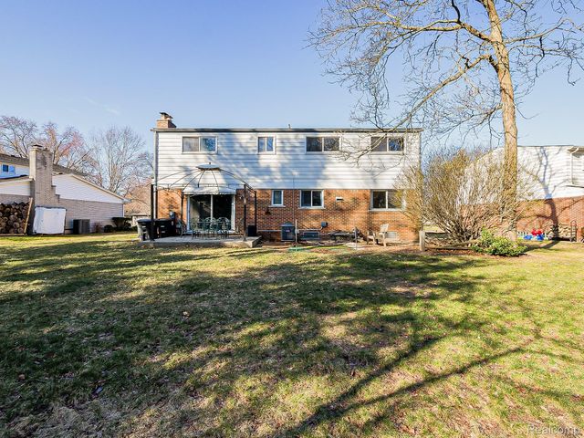 15958 Shadyside Drive, Livonia, MI 48154