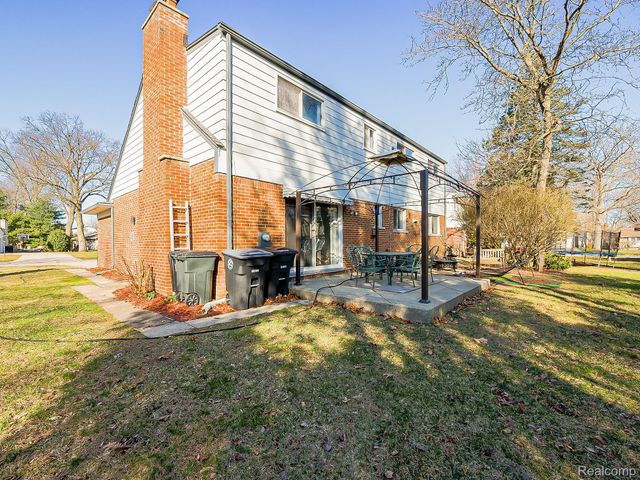 15958 Shadyside Drive, Livonia, MI 48154