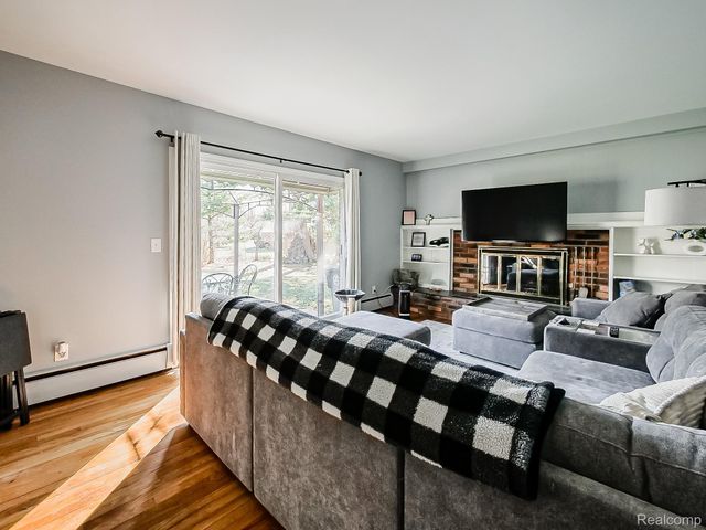 15958 Shadyside Drive, Livonia, MI 48154