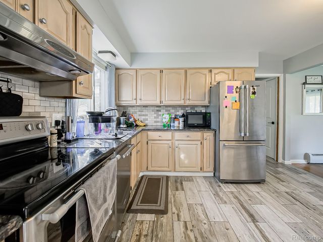 15958 Shadyside Drive, Livonia, MI 48154