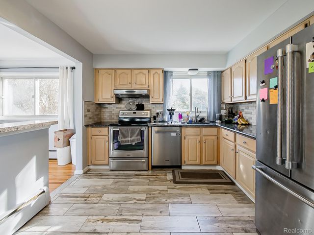 15958 Shadyside Drive, Livonia, MI 48154