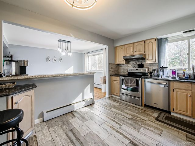 15958 Shadyside Drive, Livonia, MI 48154