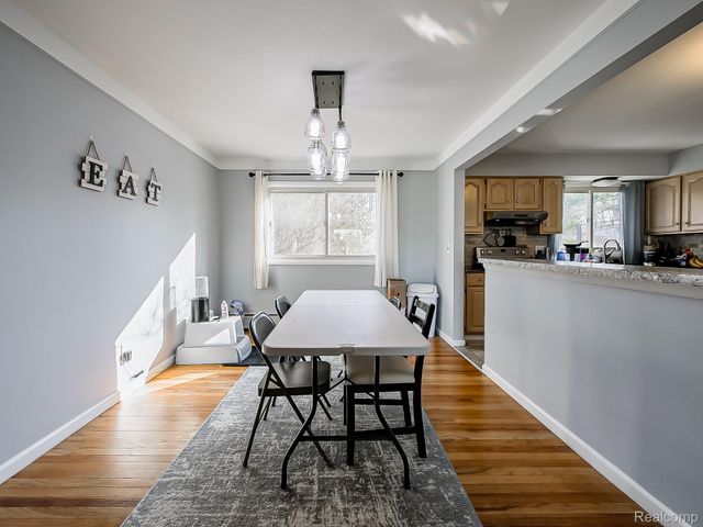 15958 Shadyside Drive, Livonia, MI 48154