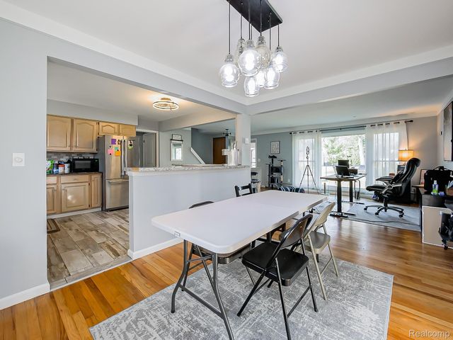 15958 Shadyside Drive, Livonia, MI 48154