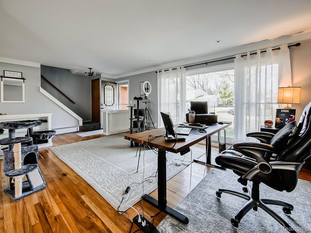 15958 Shadyside Drive, Livonia, MI 48154