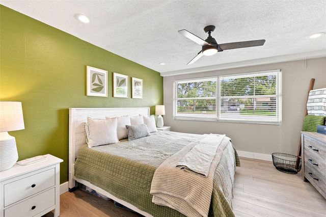 716 75TH AVENUE N, St Petersburg, FL 33702