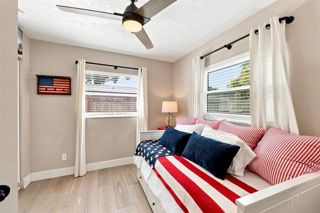 716 75TH AVENUE N, St Petersburg, FL 33702
