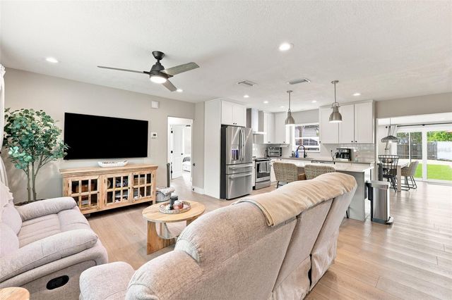 716 75TH AVENUE N, St Petersburg, FL 33702