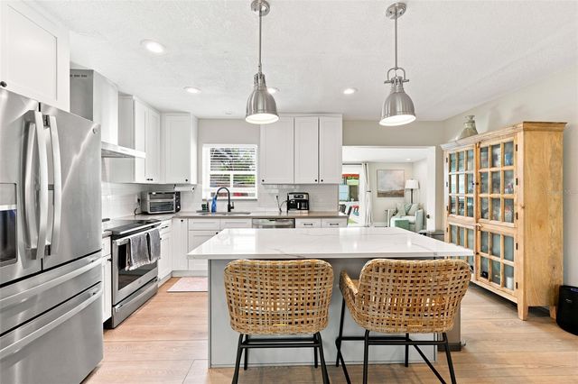 716 75TH AVENUE N, St Petersburg, FL 33702