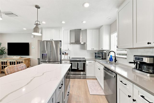 716 75TH AVENUE N, St Petersburg, FL 33702