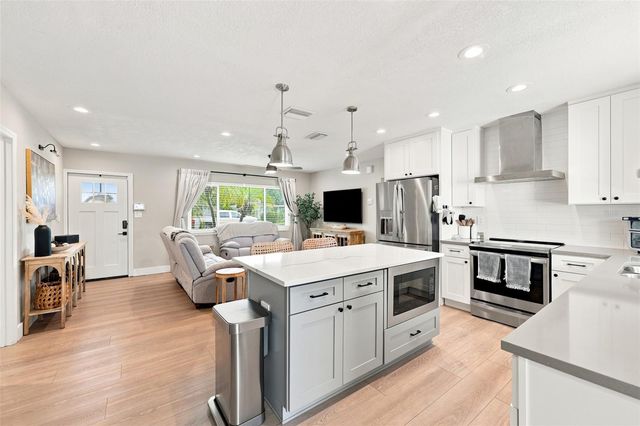 716 75TH AVENUE N, St Petersburg, FL 33702